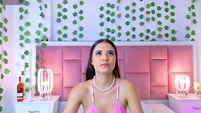 Snapshot of kaily_sweet1 chatting on July 17, 11:28 am kaily sweet1 online show from July 17, 11:28 am