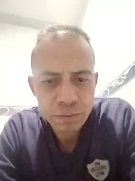 Snapshot of Andres1981_06 chatting on October 25, 9:20 pm Andres1981 06 online show from October 25, 9:20 pm