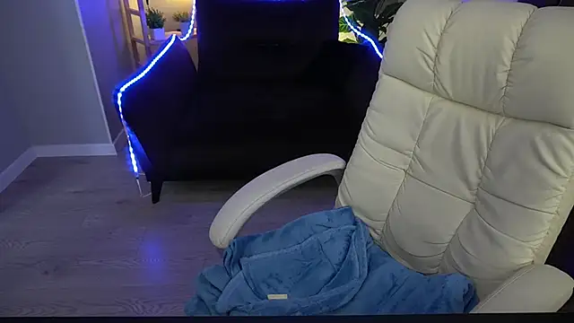 ElysLunar online show from February 1, 11:37 pm