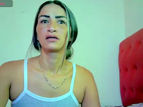 Snapshot of rosa_pretty chatting on February 3, 12:36 pm rosa pretty online show from February 3, 12:36 pm