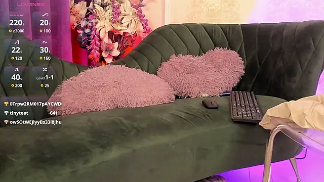 Snapshot of torri_kitten chatting on January 11, 11:34 am torri kitten online show from January 11, 11:34 am