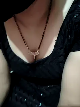 kaveerpooja947 online show from December 14, 3:50 pm