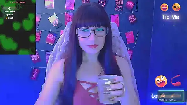 Snapshot of Violla_My chatting on February 4, 6:52 am Violla My online show from February 4, 6:52 am