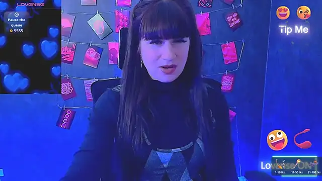 Snapshot of Violla_My chatting on February 15, 6:43 am Violla My online show from February 15, 6:43 am