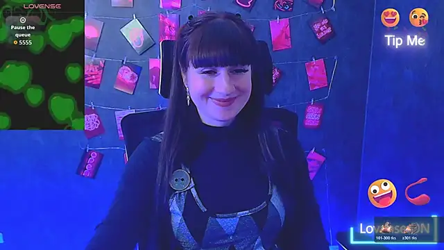 Snapshot of Violla_My chatting on February 15, 8:13 am Violla My online show from February 15, 8:13 am