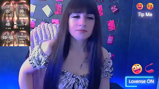 Snapshot of Violla_My chatting on April 3, 5:38 am Violla My online show from April 3, 5:38 am