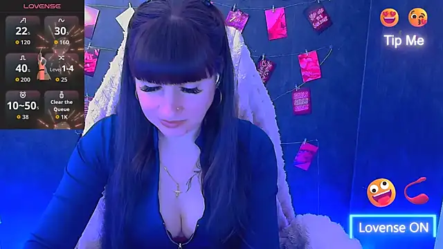 Snapshot of Violla_My chatting on April 6, 5:52 am Violla My online show from April 6, 5:52 am