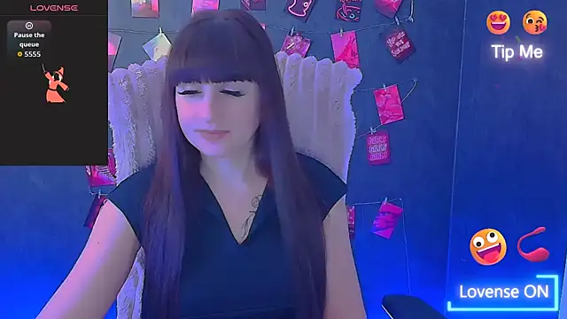 Snapshot of Violla_My chatting on April 9, 5:51 am Violla My online show from April 9, 5:51 am