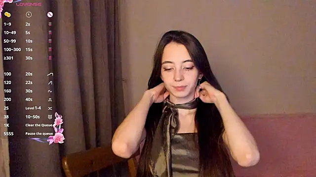 EvaBradley online show from October 14, 6:31 pm