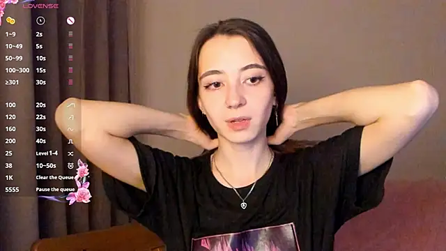 EvaBradley online show from October 16, 6:42 pm