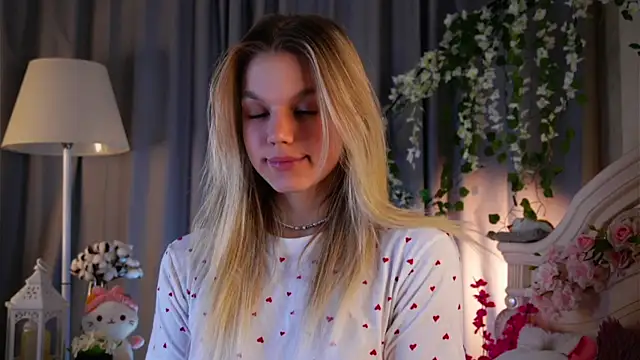 EdlinAlliston online show from December 16, 2:33 pm