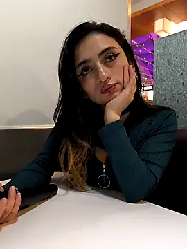 Lila Desiree online show from December 29, 2:38 am