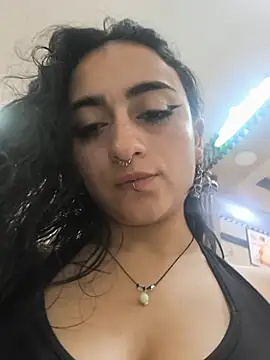 Snapshot of Lila_Desiree chatting on May 18, 11:32 pm Lila Desiree online show from May 18, 11:32 pm