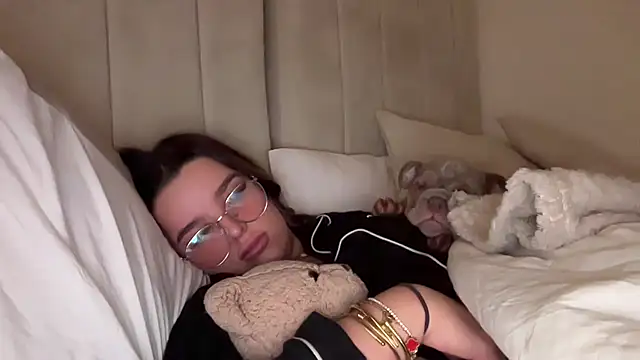 maisiesmithx online show from February 3, 1:19 am