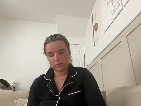 maisiesmithx online show from September 17, 10:06 am