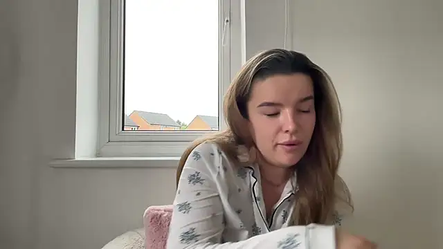 maisiesmithx online show from January 18, 1:26 pm