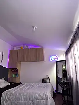 sue   0 online show from March 22, 6:14 pm