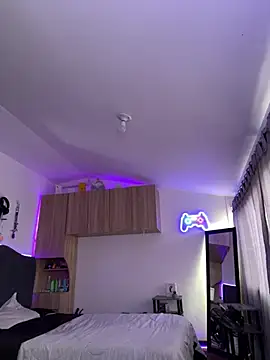 sue   0 online show from March 22, 9:42 pm