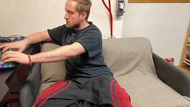 Snapshot of DrownMentallyyy chatting on February 18, 9:53 pm DrownMentallyyy online show from February 18, 9:53 pm