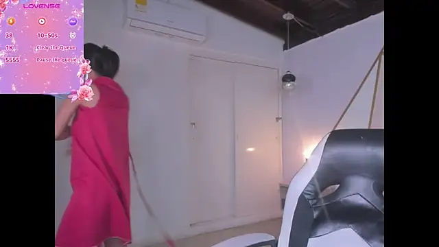 Snapshot of coraltaylor chatting on December 12, 3:27 pm coraltaylor online show from December 12, 3:27 pm