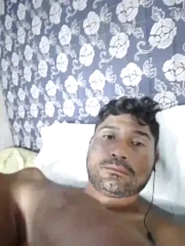 Snapshot of Diogo100 chatting on April 9, 9:09 pm Diogo100 online show from April 9, 9:09 pm