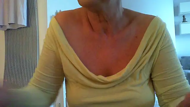 Snapshot of __Angel78__ chatting on October 1, 12:55 pm Angel78 online show from October 1, 12:55 pm