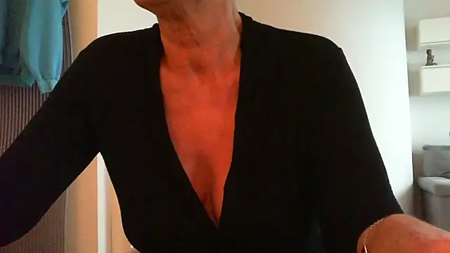 Snapshot of __Angel78__ chatting on October 5, 1:31 pm Angel78 online show from October 5, 1:31 pm