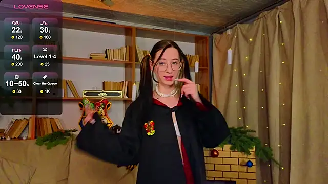 Snapshot of Dark_Lola_ chatting on December 15, 9:35 am Dark Lola online show from December 15, 9:35 am