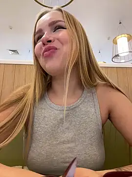 mur girl online show from December 8, 9:02 am