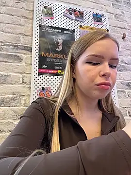 mur girl online show from October 31, 9:43 am