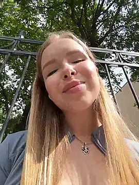 Snapshot of mur_girl chatting on July 5, 12:12 pm mur girl online show from July 5, 12:12 pm