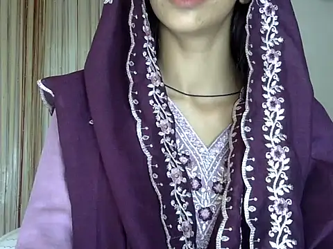 MAAYRA 09 online show from September 28, 10:42 am