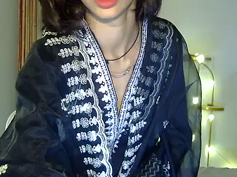 MAAYRA 09 online show from October 22, 12:27 pm