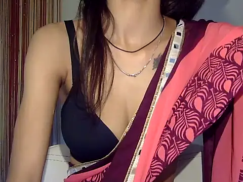 MAAYRA 09 online show from October 30, 9:44 am