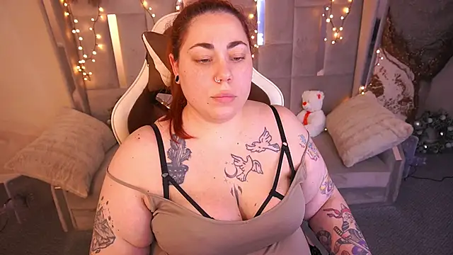 Snapshot of Kittywakee chatting on February 6, 10:24 pm Kittywakee online show from February 6, 10:24 pm