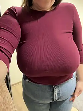 Snapshot of Your_Hot_Sister01 chatting on December 30, 10:10 am Your Hot Sister01 online show from December 30, 10:10 am