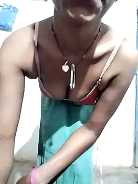 Snapshot of MAAYRA0809 chatting on February 3, 2:14 am MAAYRA0809 online show from February 3, 2:14 am