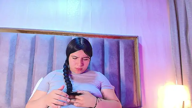 Naia x online show from May 24, 1:05 pm