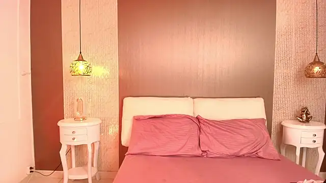 Snapshot of DannaDooll99 chatting on December 4, 11:52 am DannaDooll99 online show from December 4, 11:52 am