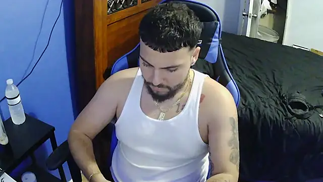 Snapshot of MasterKvn chatting on February 6, 7:13 am MasterKvn online show from February 6, 7:13 am