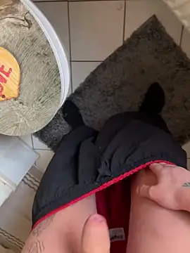 Snapshot of romanhrdcore chatting on March 16, 9:27 am romanhrdcore online show from March 16, 9:27 am