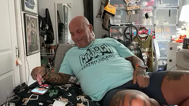 joeytatts66 online show from October 28, 1:09 am