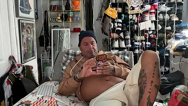 joeytatts66 online show from December 20, 3:35 am