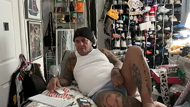 joeytatts66 online show from December 22, 3:03 am