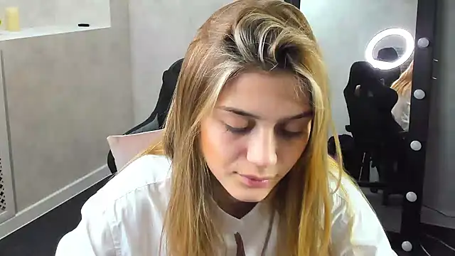 Snapshot of Cherry_Price chatting on December 24, 10:28 pm Cherry Price online show from December 24, 10:28 pm