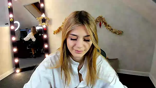 Snapshot of Cherry_Price chatting on January 8, 12:38 am Cherry Price online show from January 8, 12:38 am