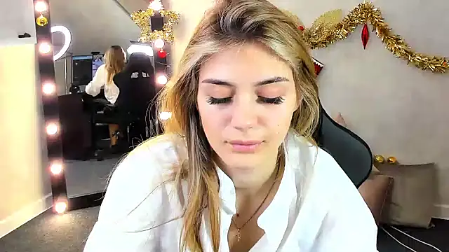 Snapshot of Cherry_Price chatting on January 8, 3:40 am Cherry Price online show from January 8, 3:40 am