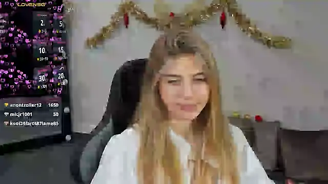 Snapshot of Cherry_Price chatting on January 22, 3:31 am Cherry Price online show from January 22, 3:31 am