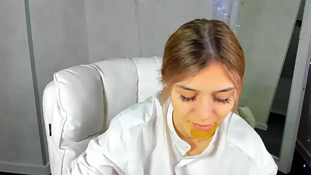 Snapshot of Cherry_Price chatting on February 18, 12:15 am Cherry Price online show from February 18, 12:15 am