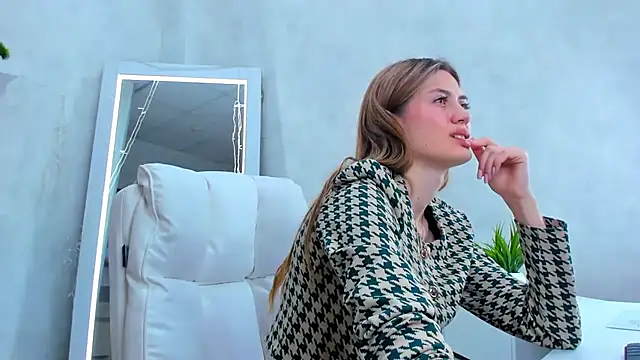 Snapshot of Cherry_Price chatting on March 19, 12:59 am Cherry Price online show from March 19, 12:59 am